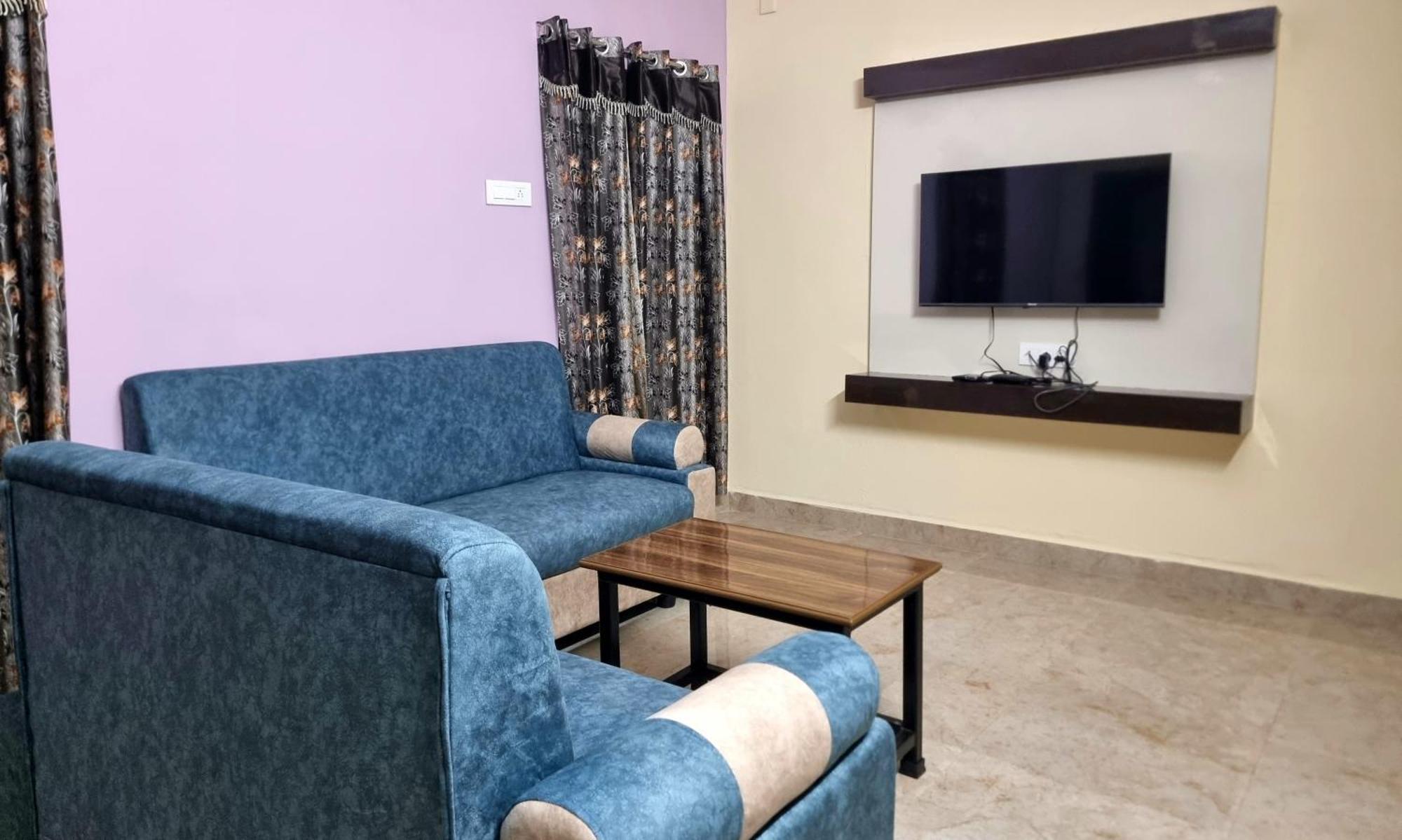 Sannidhi Service Apartments Тирупати Екстериор снимка