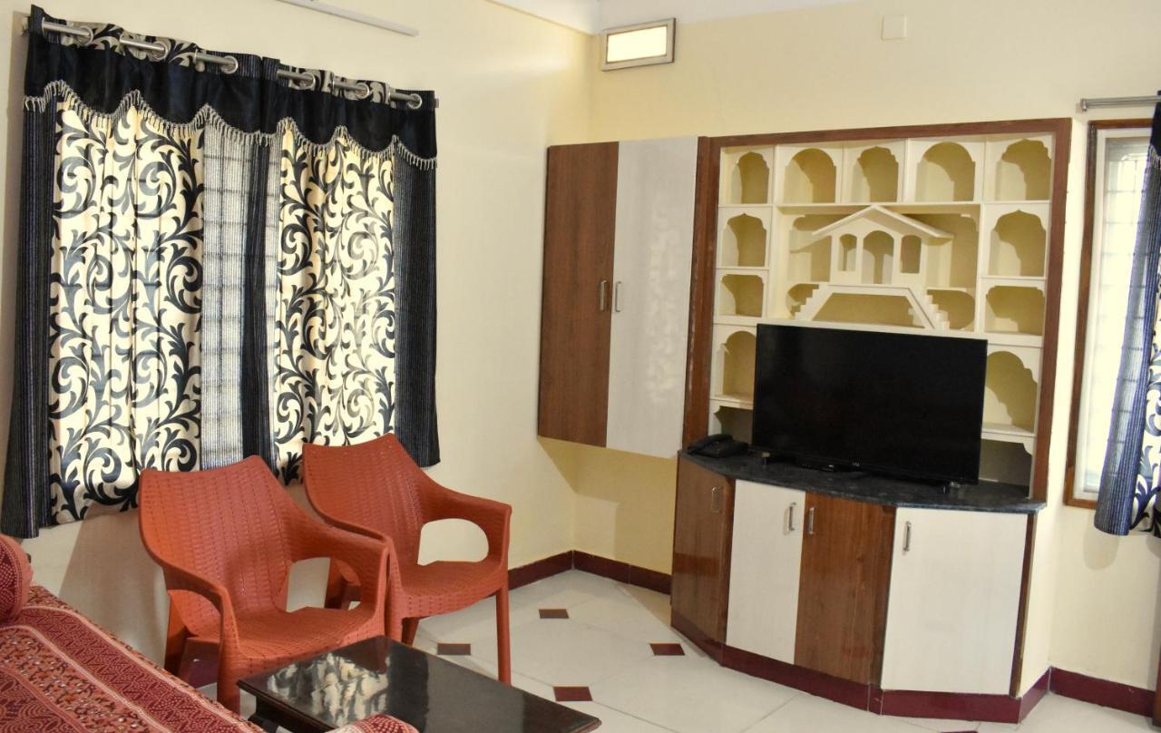 Sannidhi Service Apartments Тирупати Екстериор снимка