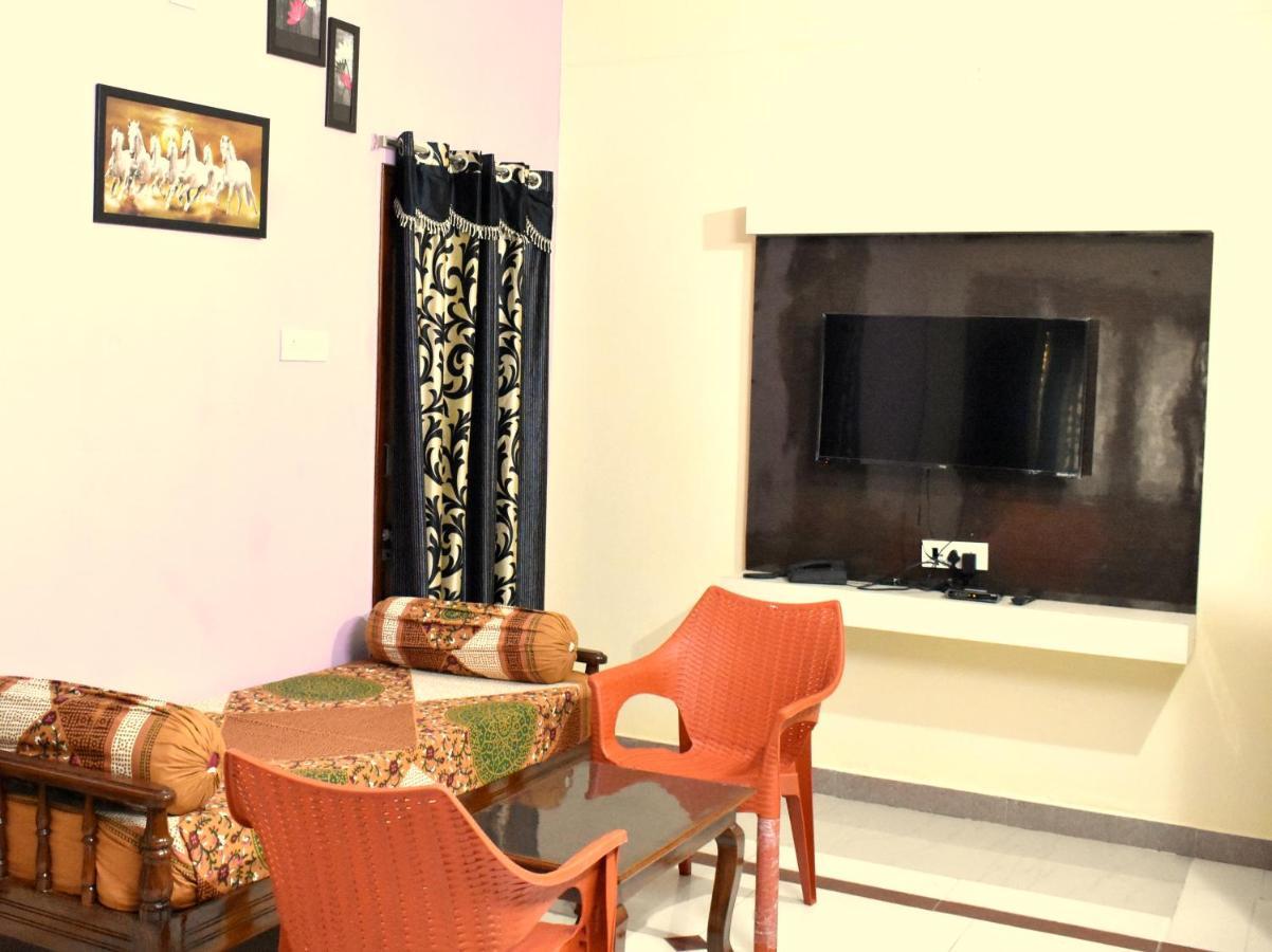 Sannidhi Service Apartments Тирупати Екстериор снимка